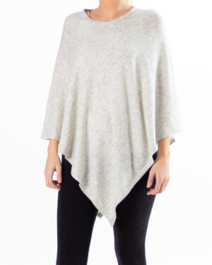 Lys grå poncho av kasjmir / cashmere uten knapper