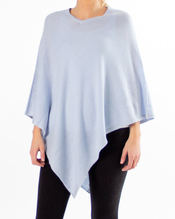 Lys blå poncho av kasjmir / cashmere uten knapper