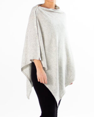 Grå poncho med knapper