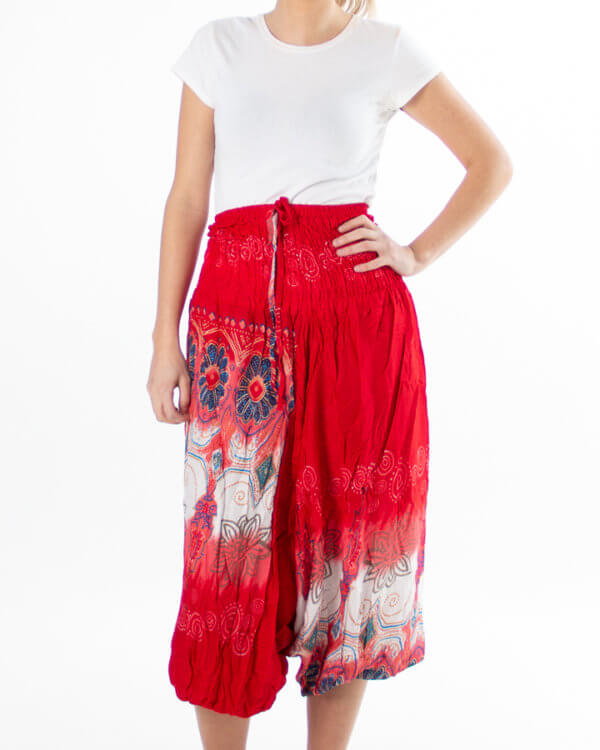 Yoga - Harmensbukse med røde og hvite detaljer