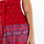 Rødfarget haremsbukse med motiv. Bra for yoga.